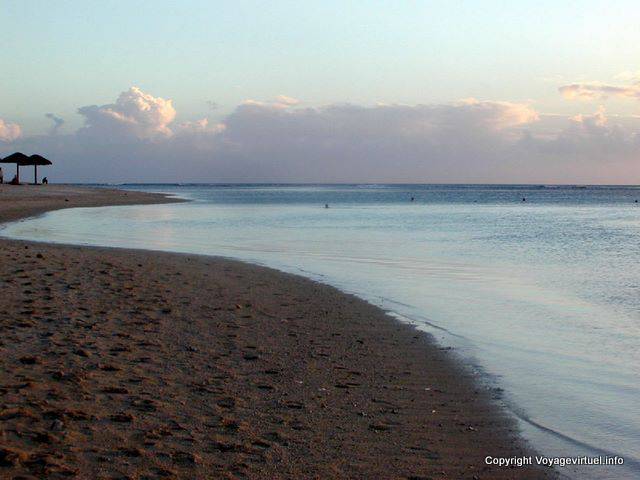 Flic en Flac beach, evening light, Mauritius.