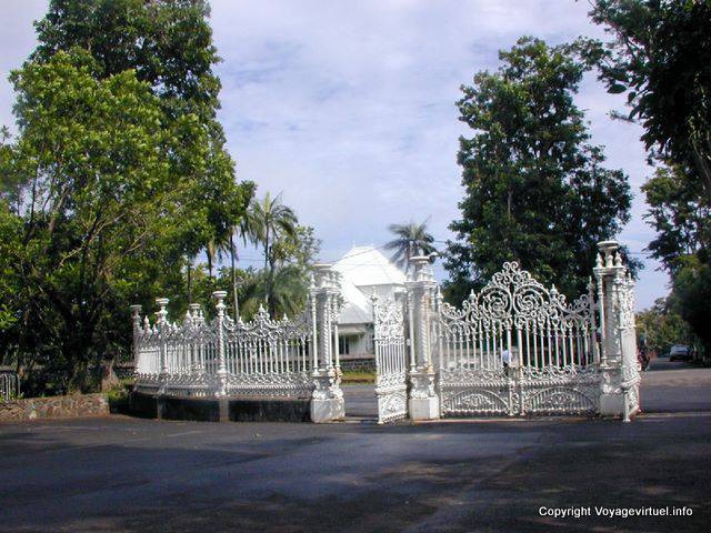 Wrought iron gate, Garden Pamplemousses, Mauritius.
