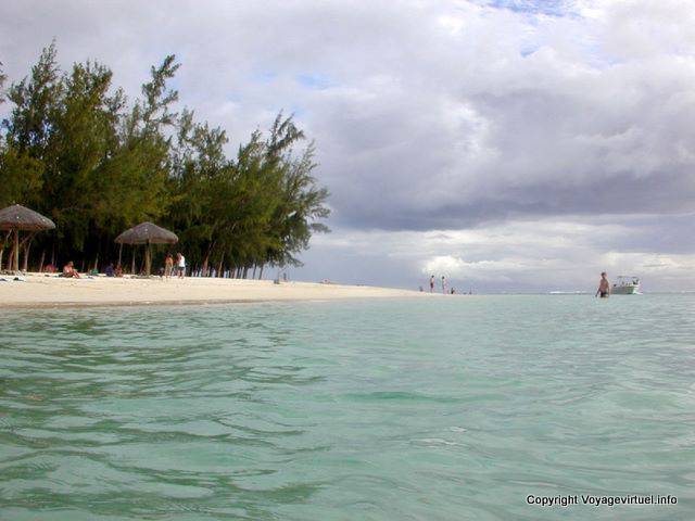 Flic en Flac, the beach to the sea, Mauritius.