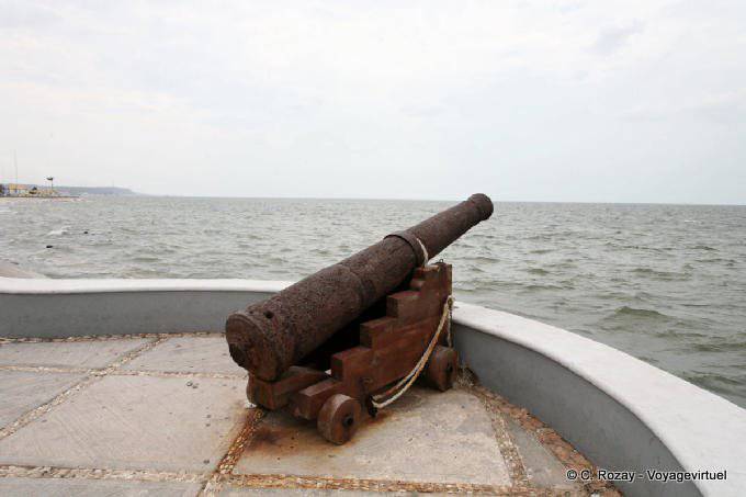 Canon ancient, Avenida Adolfo Cortines Campeche - Mexico