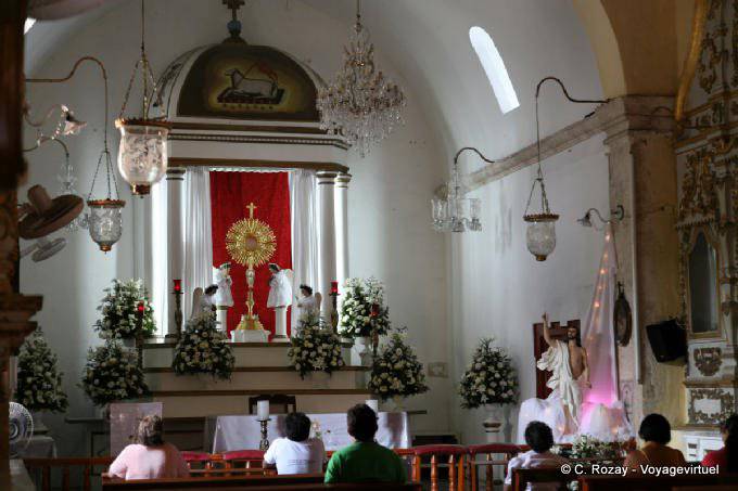 Altar of the Church of the Holy Name of Jesus, calle 55, Campeche - Mexico