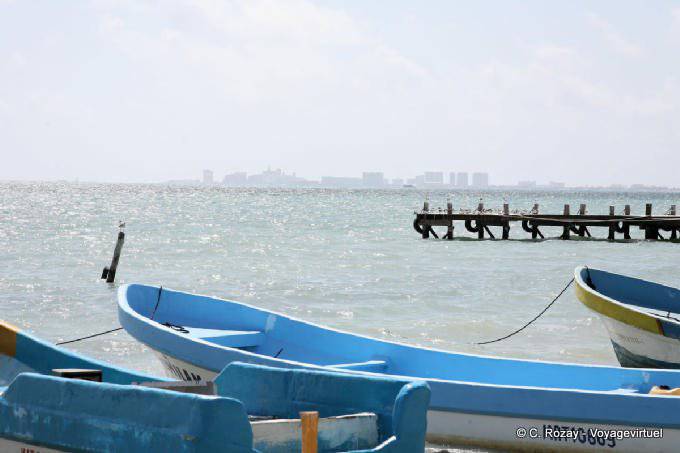 Pontoon boats, Puerto Juárez - Mexico