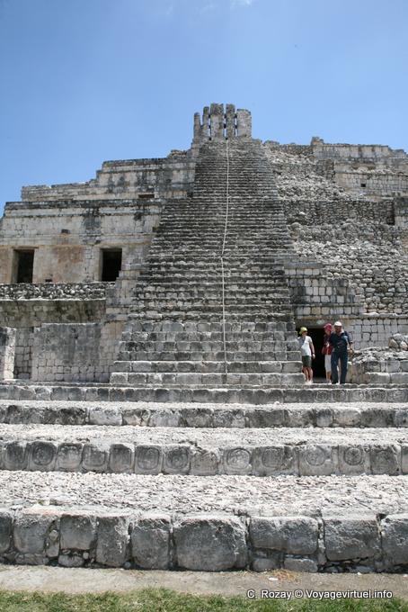 Red carpet of the Los edificio 5 Floors, Edzná - Mexico