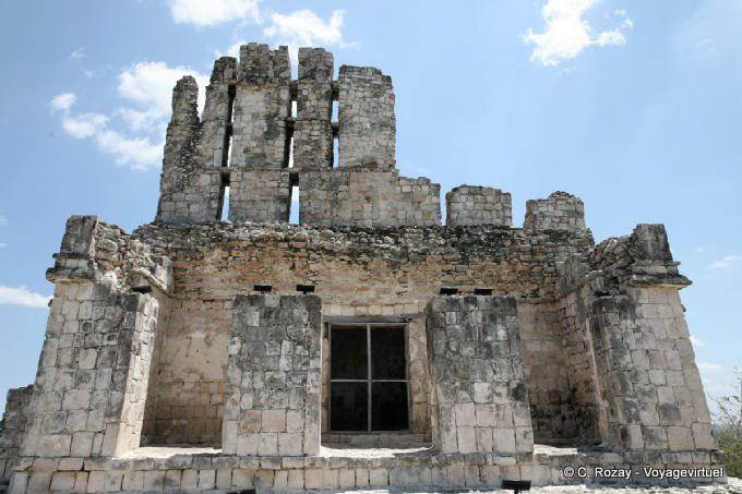 Temple atop the Los Edificio Pisos 5, Edzná - Mexico