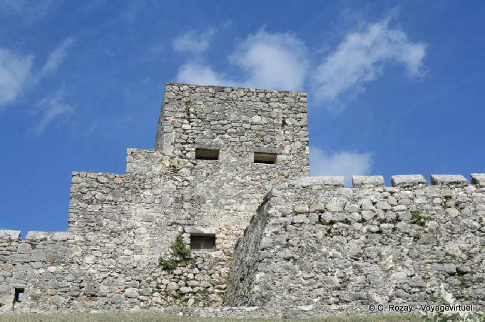 Tower of the fortress of San Felipe, Laguna Bacalar - Mexico
