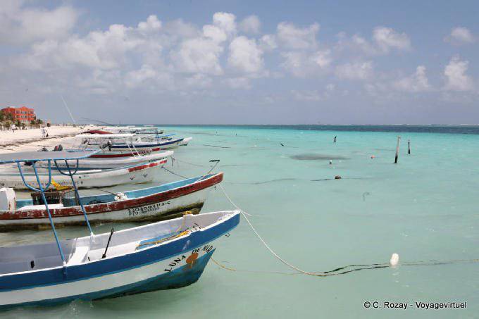 Boat alignment, Puerto Morelos - Mexico