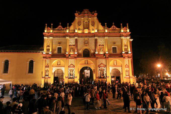 Crowd the night before the cathedral, San Cristobal de Las Casas - Mexico