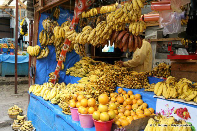 Merchant of bananas, Gran Mercado, San Cristobal de Las Casas - Mexico
