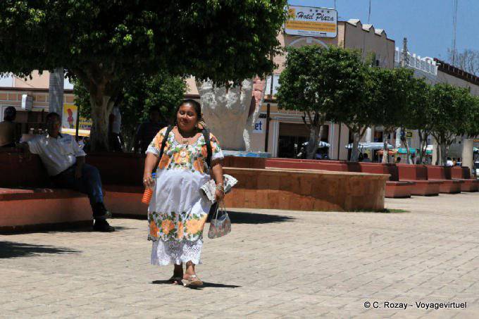 Walker typical costume, Ticul - Mexico