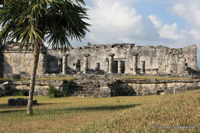 Set of columns of a palace, Tulum - Mexico