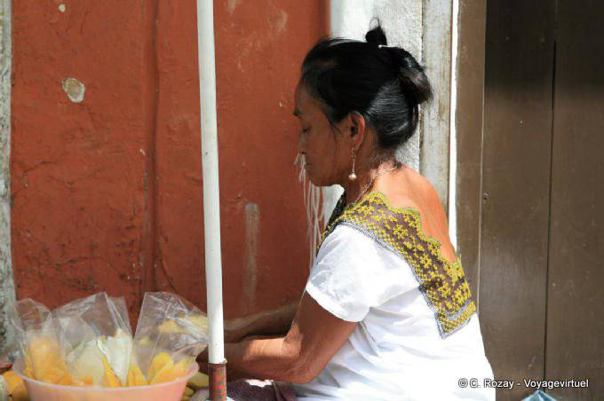 The Flower Seller, Avenida Hidalgo, Valladolid - Mexico