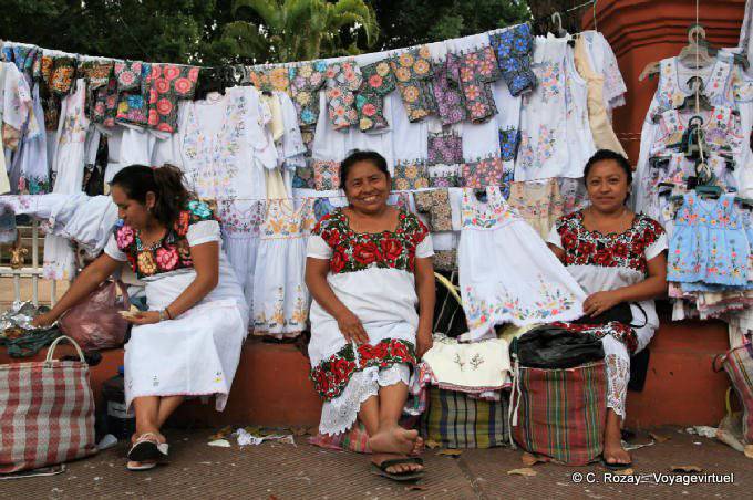 The smiling customer expectations, embroiderers, Valladolid - Mexico