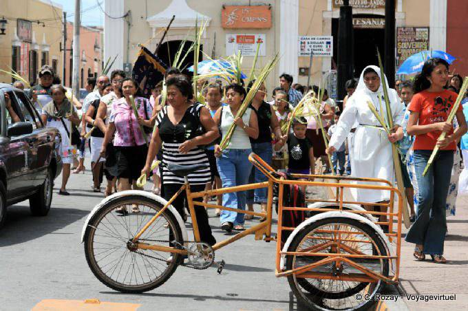 Tricycle and religion to Easter, Valladolid - Mexico