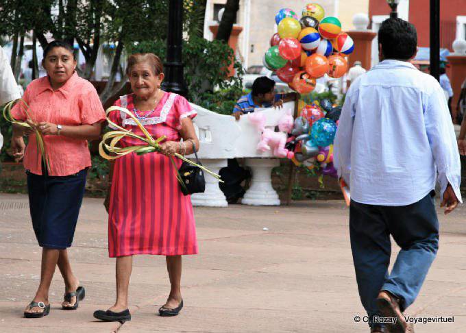 Walkers in the zocalo, Valladolid - Mexico