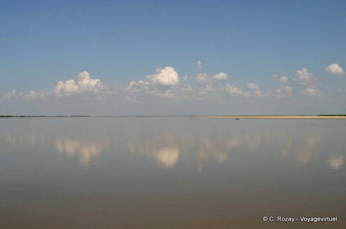 Reflections of clouds, Ayeyarwady (Irrawaddy), Bagan - Myanmar (Burma)