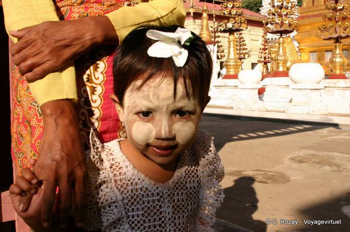 Child thanaka, Bagan - Myanmar (Burma)