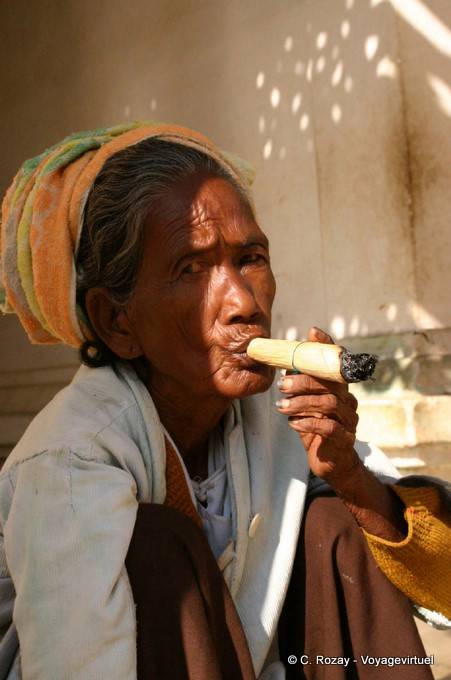 Cheeroots of the former Burma, Bagan - Myanmar (Burma)