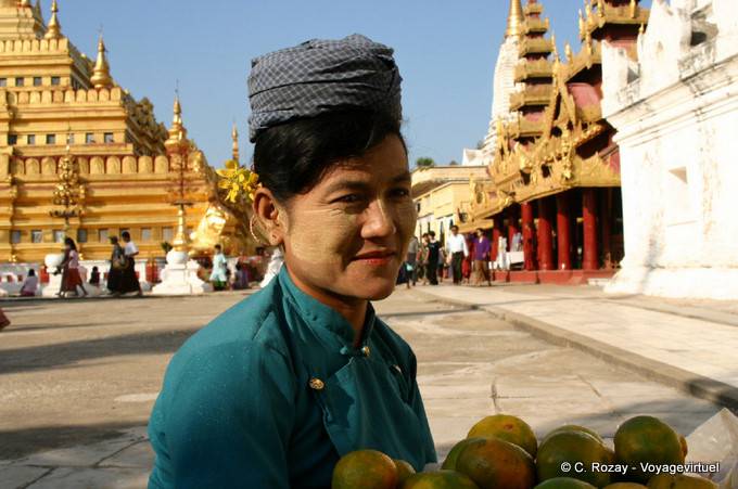 Mangoes for sale, Shwezigon Temple, Bagan - Myanmar (Burma)