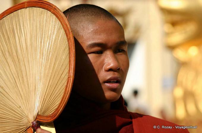 Portrait of a monk with a fan, Shwezigon, Bagan - Myanmar (Burma)