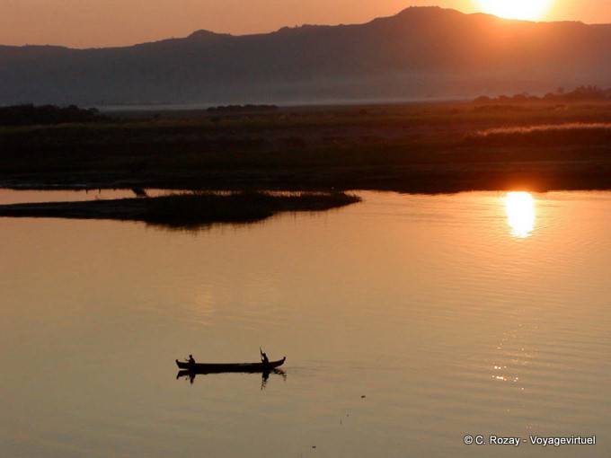 Reflection of the sunset on the Irrawaddy, Bagan - Myanmar (Burma)