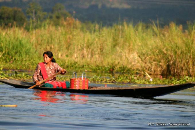 Shan returning home, Inle Lake - Myanmar (Burma)