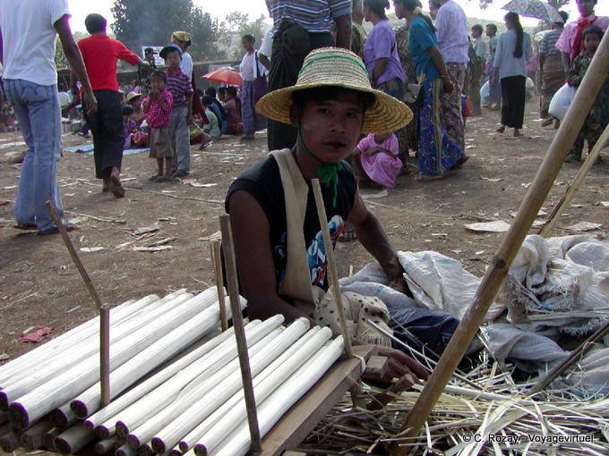 Seller glutinous rice, Inle Lake - Myanmar (Burma)