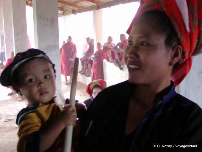 Thaung Toe, novices and Pa-bones, Inle Lake - Myanmar (Burma)