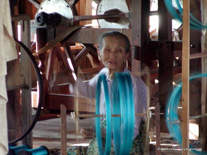 Working very old working with a spinning wheel, Inle Lake - Myanmar (Burma)