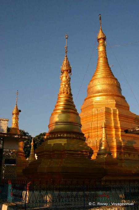 Stupas Mahamuni Pagoda, Mandalay - Myanmar (Burma)