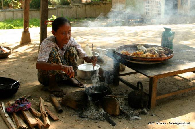 Open-air kitchen, Mingun, Mandalay - Myanmar (Burma)