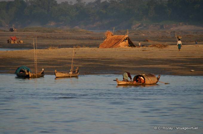 Daily life on the Irrawaddy, Mandalay - Myanmar (Burma)