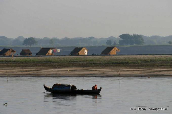 Landscape on the banks of the Ayeyarwady, Mandalay - Myanmar (Burma)