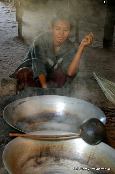 Artisanal distillation Byat Sat Ta Pan Road, Mount Popa - Myanmar (Burma)