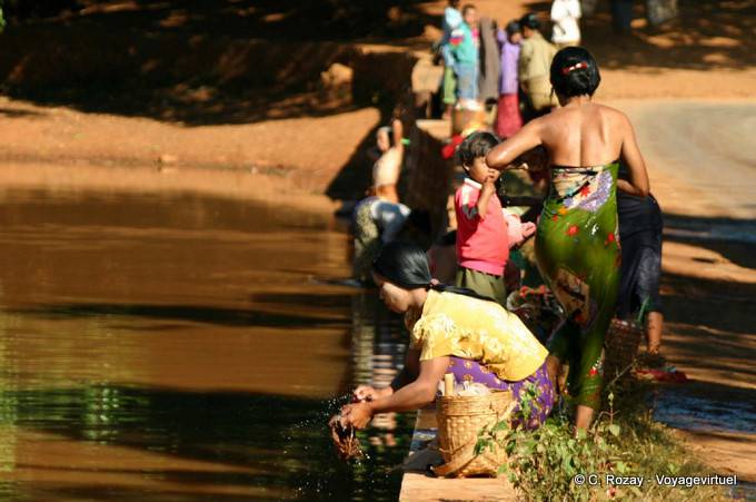 Morning dress at the water, Pindaya - Myanmar (Burma)