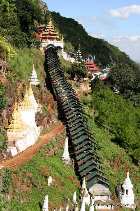 Passage of the climb to the caves of Schwe Umin, Pindaya - Myanmar (Burma)