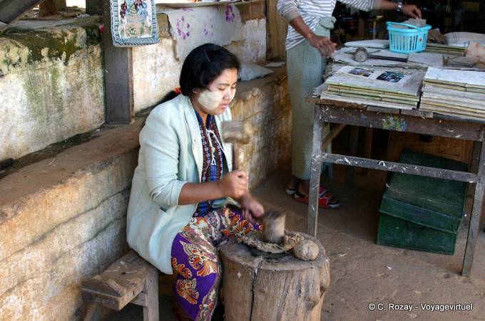 Paper manufacture handmade, Pindaya - Myanmar (Burma)