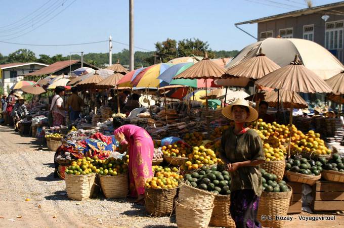 Street market around Pindaya - Myanmar (Burma)