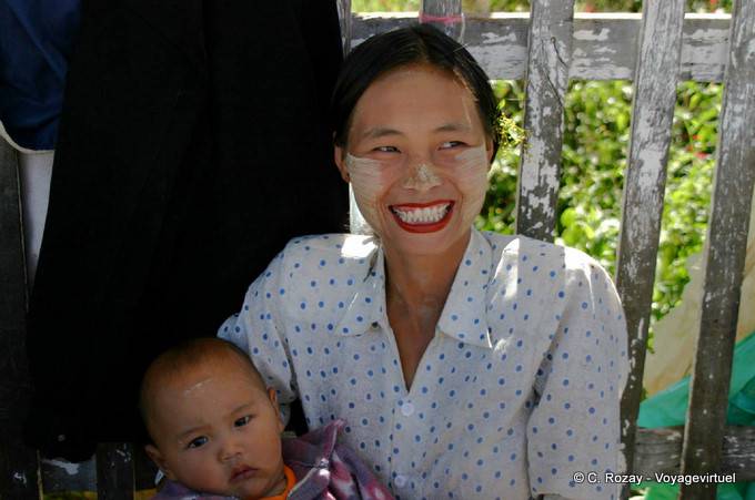 The smile of the Burmese thanaka bearing and child, Pindaya - Myanmar (Burma)