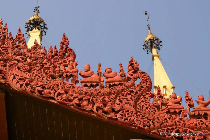 Detail of the decoration of a roof edge, Shwedagon Pagoda, Rangoon - Myanmar (Burma)