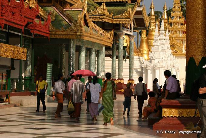 Walk in the magnificence of the Shwedagon Pagoda, Rangoon - Myanmar (Burma)