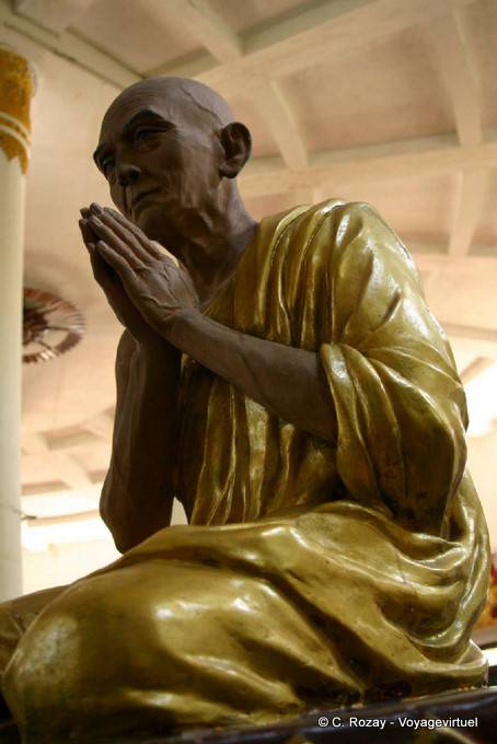 Realistic statue, Kaba Aye Pagoda, Yangon - Myanmar (Burma)