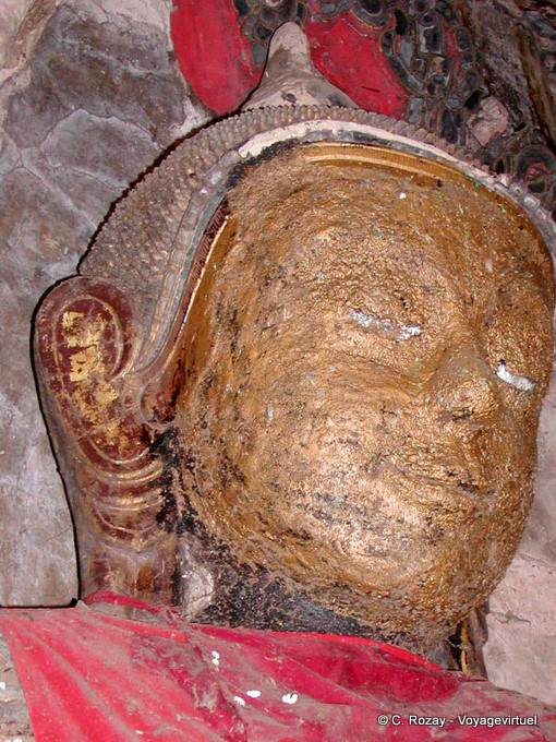 Another view of a Buddha head ravaged by time, Sankar (Sagar) - Myanmar (Burma)