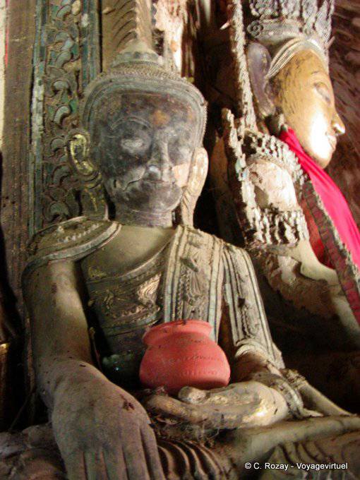 Antique Buddha uniting the four alms bowls, archaeological site of Sankar - Myanmar (Burma)