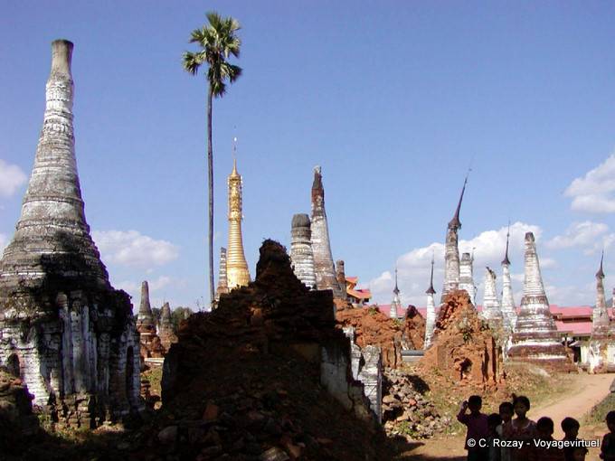 Visit the ruins accompanied by kids, Sagar - Myanmar (Burma)