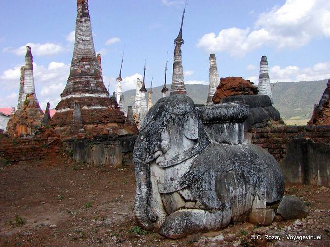 Elephant statue in broken stupas (Sankar) Sagar - Myanmar (Burma)