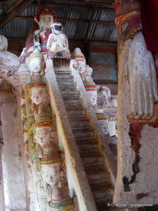 Prayer stairs Takhaung Pagoda (Saga) - Myanmar (Burma)