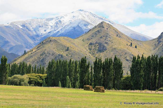 Mountains, Lake Aviemore, Canterbury - New Zealand