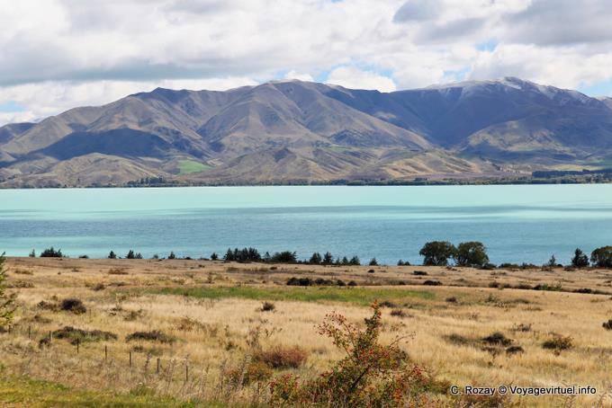Panorama of Lake Aviemore, Canterbury - New Zealand