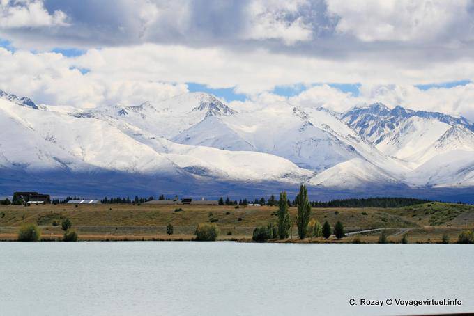 Snowy mountains, Lake Ruataniwha, Canterbury - New Zealand