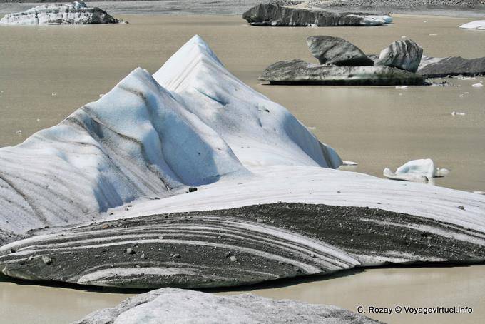 Floating icebergs, Tasman Lake, Canterbury - New Zealand